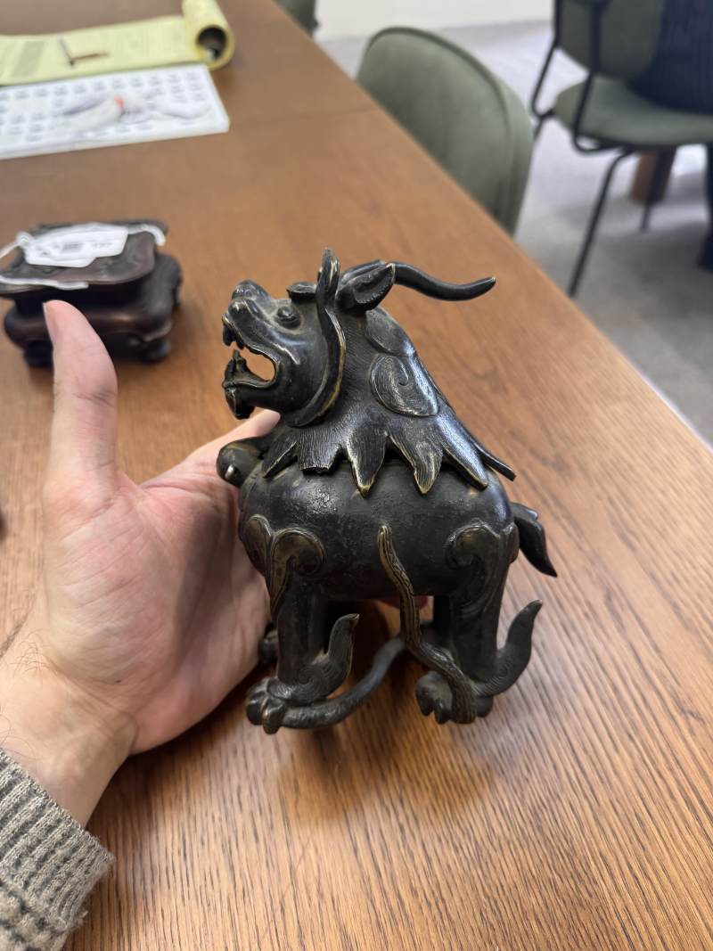 明 銅甪端爐 | A Chinese bronze 'luduan' incense burner, Ming dynasty - 图12