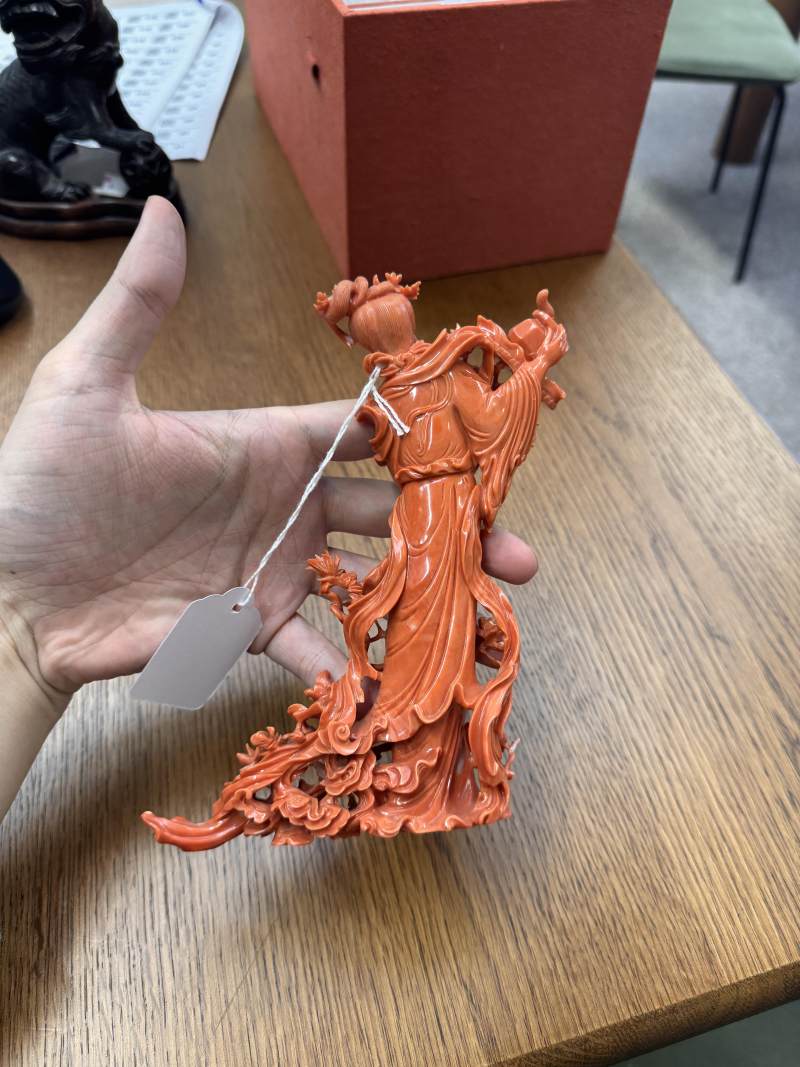 十九世紀 珊瑚雕麻姑獻壽像 | λ A fine Chinese carved coral figure of a Magu, 19th century - 图16