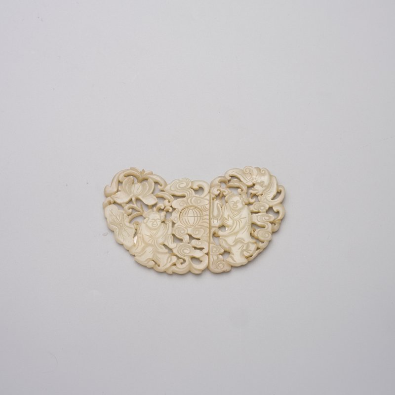 晚清 鏤雕白玉⌈和合二仙⌋帶扣 | A RETICULATED WHITE JADE TWO-PART 'HEHE ERXIAN' BELT PLAQUE