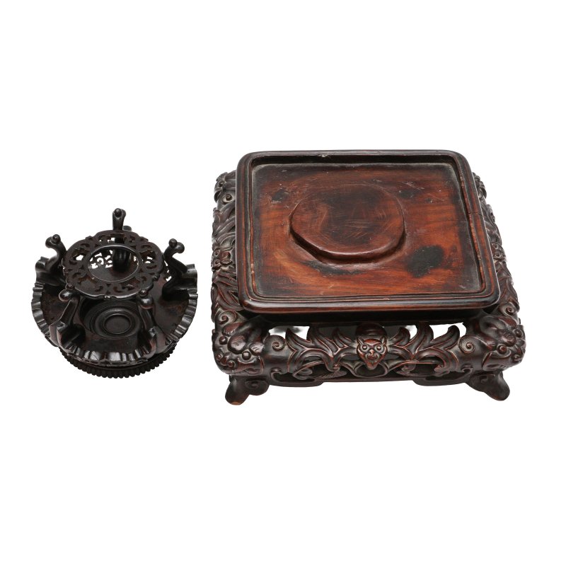 十九/二十世紀 木座一組兩件 | Two Chinese carved wood stands, 19th/20th century - 图2