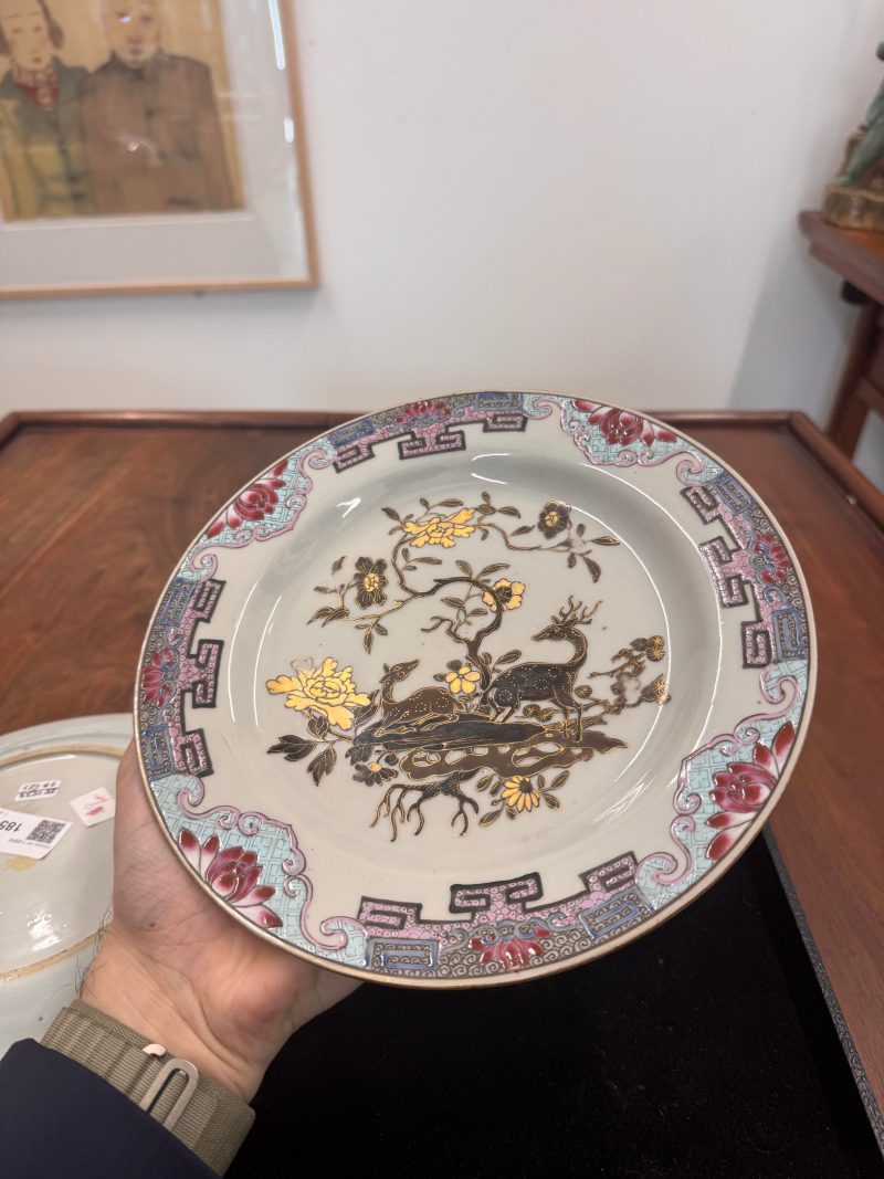 清十八世紀 粉彩描金花卉紋盤一對 | A pair of Chinese export gilt-decorated famille-rose dishes, Qing dynasty, 18th century - 图5