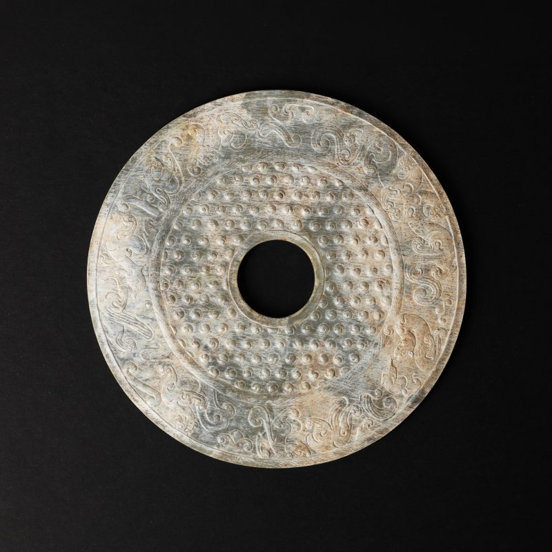 十九/二十世紀 仿古玉璧 | A Chinese archaistic carved jade disc, bi, 19th/20th century - 图2