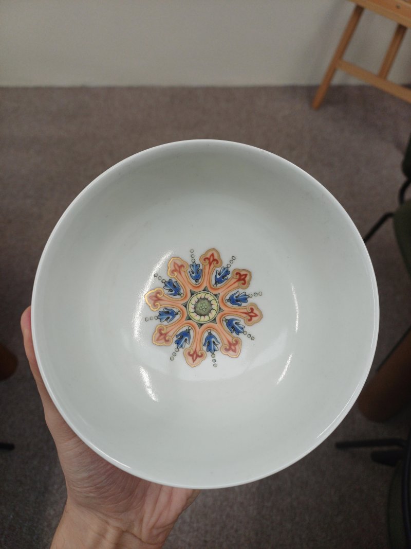 清道光 胭脂紅地軋道開光粉彩花卉紋盌 《大清道光年製》款 | Santos Collection | A fine Chinese ruby-ground sgraffiato 'medallion' bowl, Qing dynasty, Daoguang mark and period - 图13