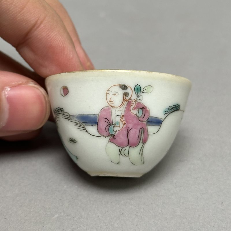清晚期 粉彩人物图酒盅 - 图3