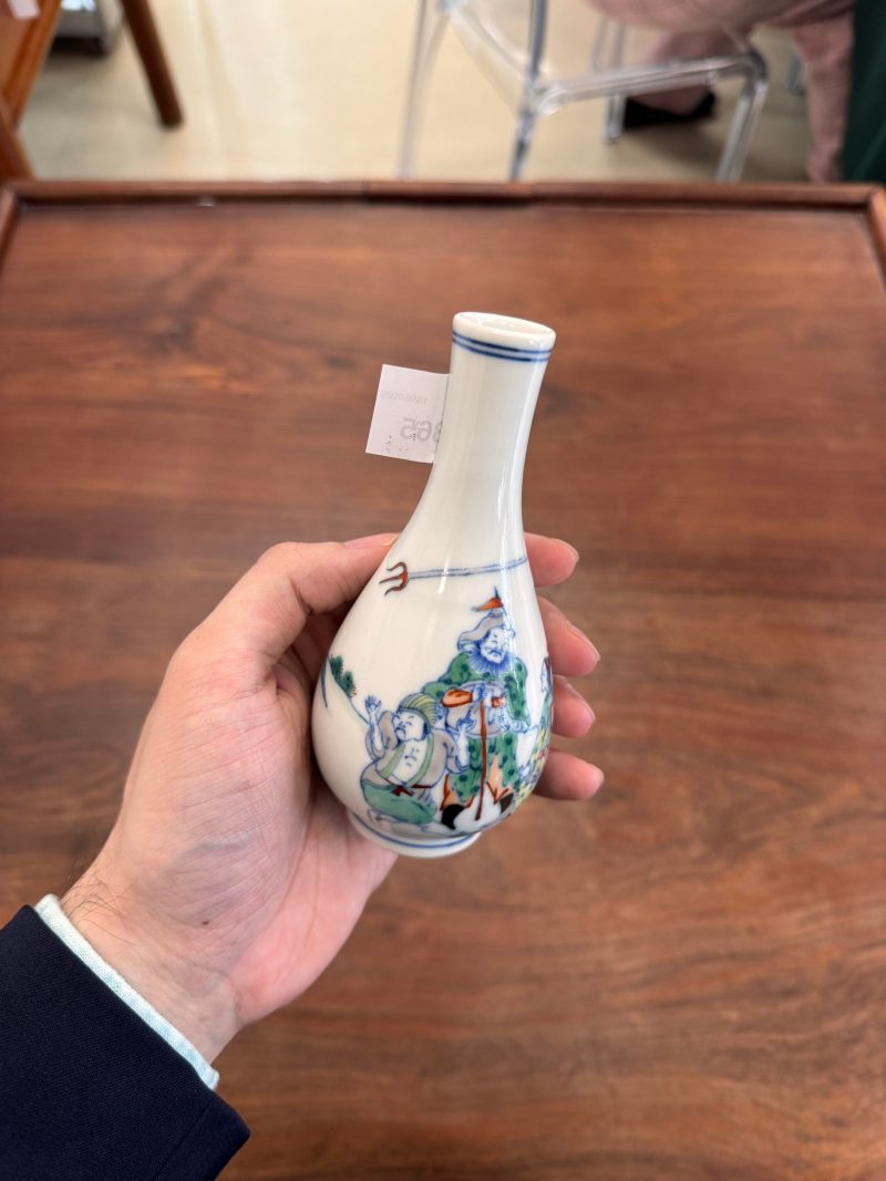 清 鬪彩人物故事圖瓶 《大清雍正年製》款 | A small Chinese doucai 'figural' vase, Qing dynasty, Yongzheng mark - 图6