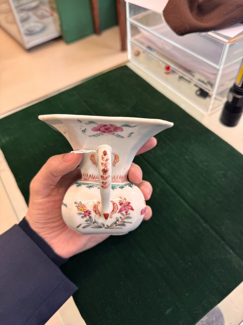 清雍正 粉彩花卉紋渣斗 | Santos Collection | A Chinese export famille-rose 'floral' spittoon, Qing dynasty, Yongzheng period - 图25