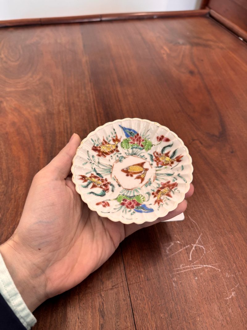 清雍正 粉彩荷塘金魚紋盃及小盤 | Santos Collection | A Chinese export famille-rose 'carp and lotus' cup and saucer, Qing dynasty, Yongzheng period - 图9