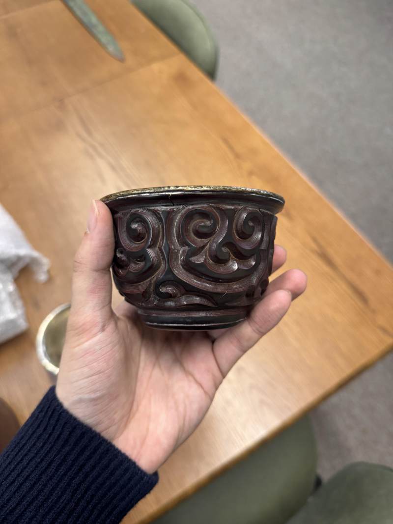 元/明 剔犀花卉紋盃一對 | A rare pair of Chinese 'tixi' lacquer cups, Yuan/Ming dynasty - 图17