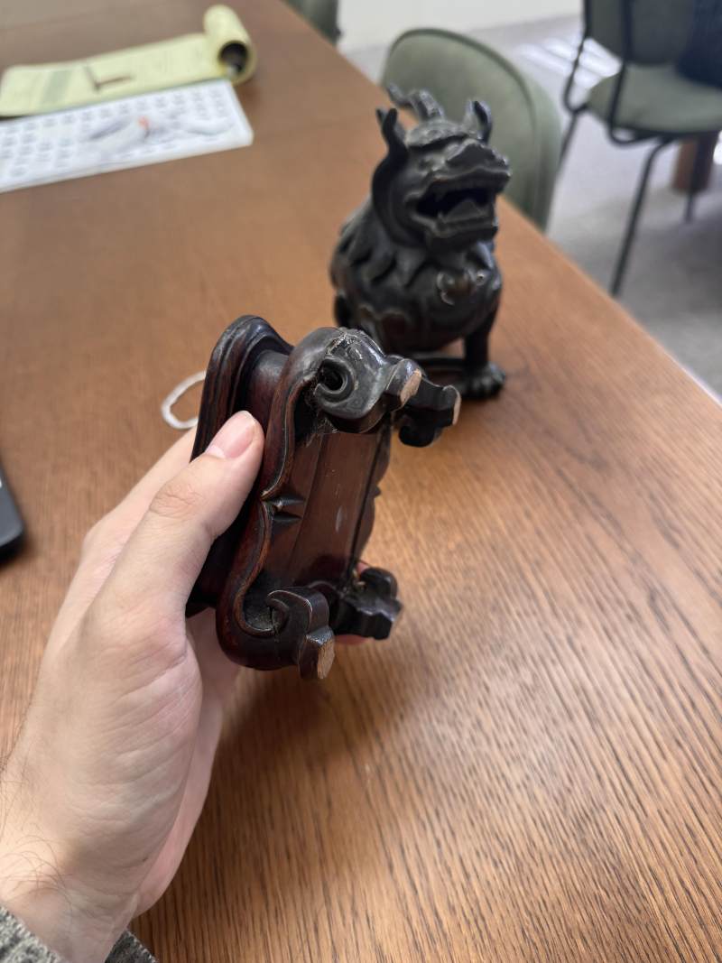 明 銅甪端爐 | A Chinese bronze 'luduan' incense burner, Ming dynasty - 图2