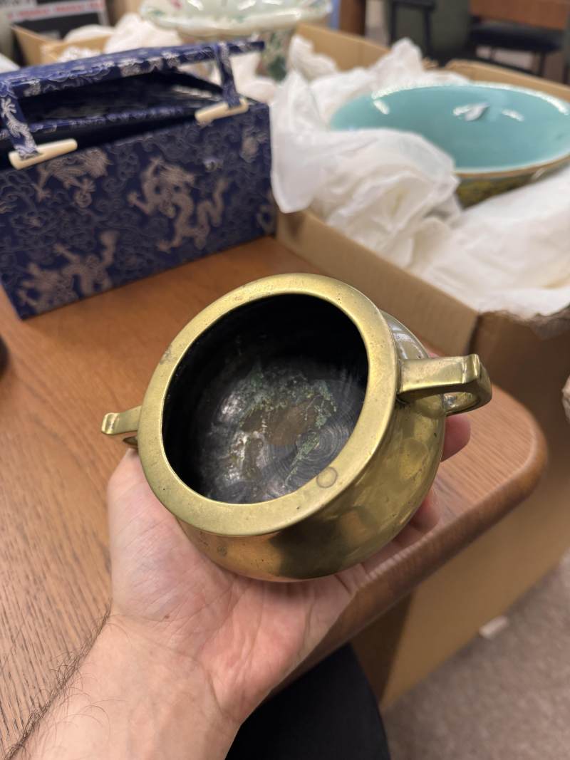 清十八/十九世紀 銅鎏金壓經三足爐《宣德》款 | A Chinese polished bronze tripod censer, Qing dynasty, 18th/19th century - 图4