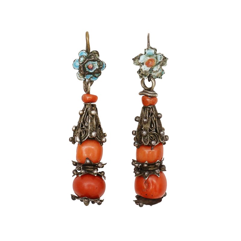 清十九世紀 銀嵌珊瑚及綠松石項鏈及耳環一組三件 | A Chinese silver, coral and turquoise necklace and earrings, 19th century - 图2