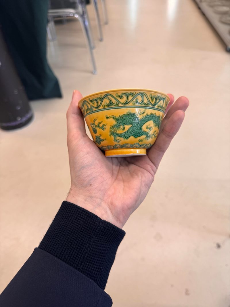 民國 黃地綠彩雲龍戲珠紋盌 《大清光緒年製》款 | A Chinese yellow-ground green-enamelled 'dragon' bowl, Republic period - 图12