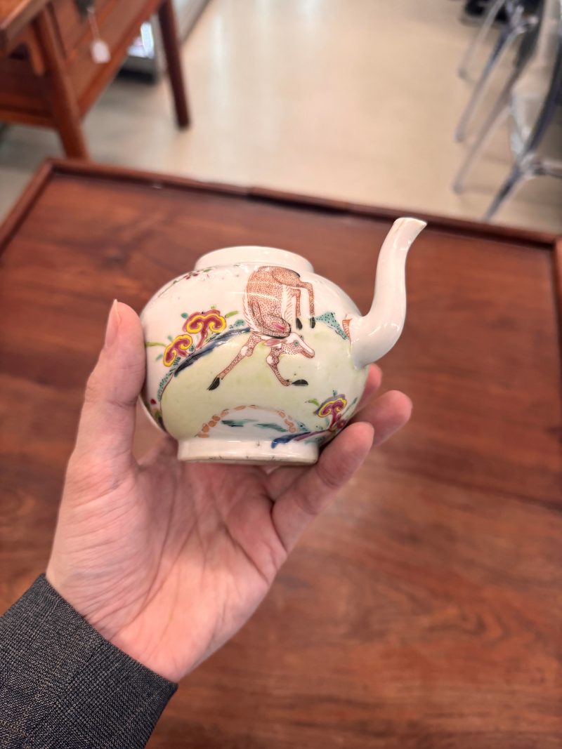 清雍正 粉彩瑞鹿圖蓋壺 | Santos Collection | A Chinese export famille-rose 'deer' teapot, Qing dynasty, Yongzheng period - 图30