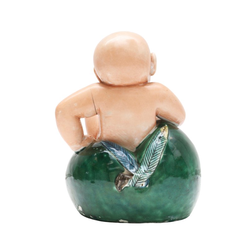 民國 粉彩童子獻壽像 | A Chinese famille-rose 'boy and peach' figure, Republic period - 图4