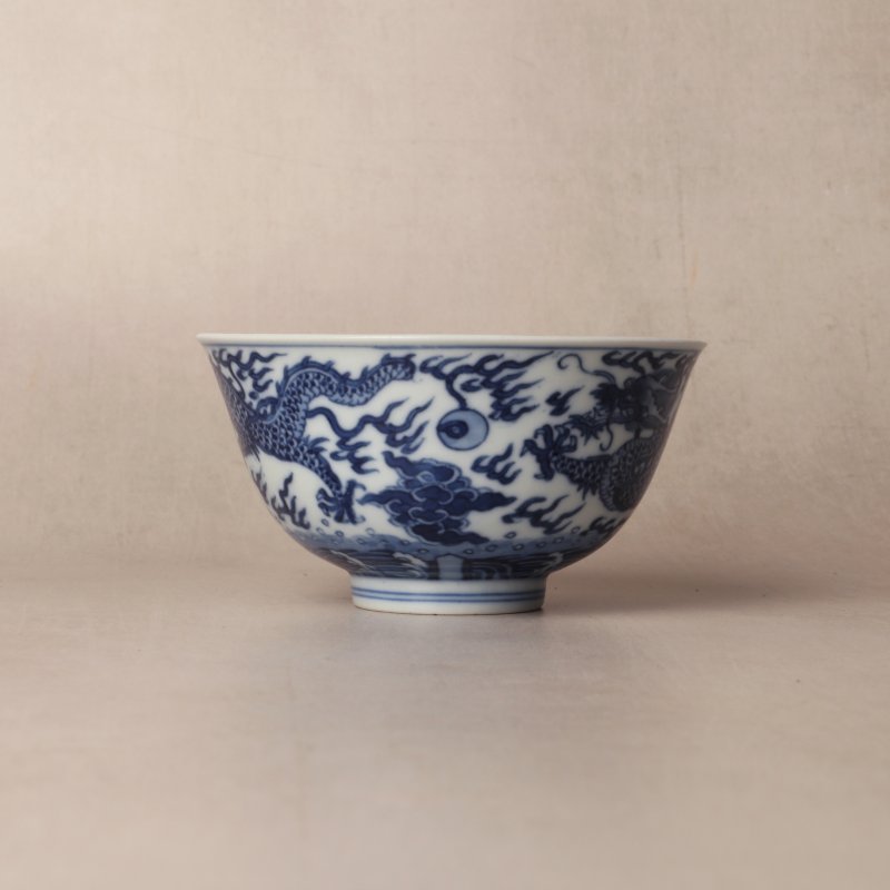 清道光 青花雲龍紋盌 《大清道光年製》款 | Santos Collection | A fine Chinese blue and white 'dragon' bowl, Qing dynasty, Daoguang mark and of the period - 图6