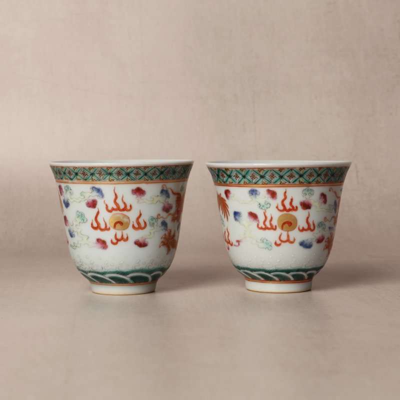 清宣統 粉彩描金龍紋盃一對 《大清宣統年製》款 | Santos Collection | A pair of Chinese famille-rose gilt-decorated 'dragon' cups, Xuantong marks and of the period - 图18