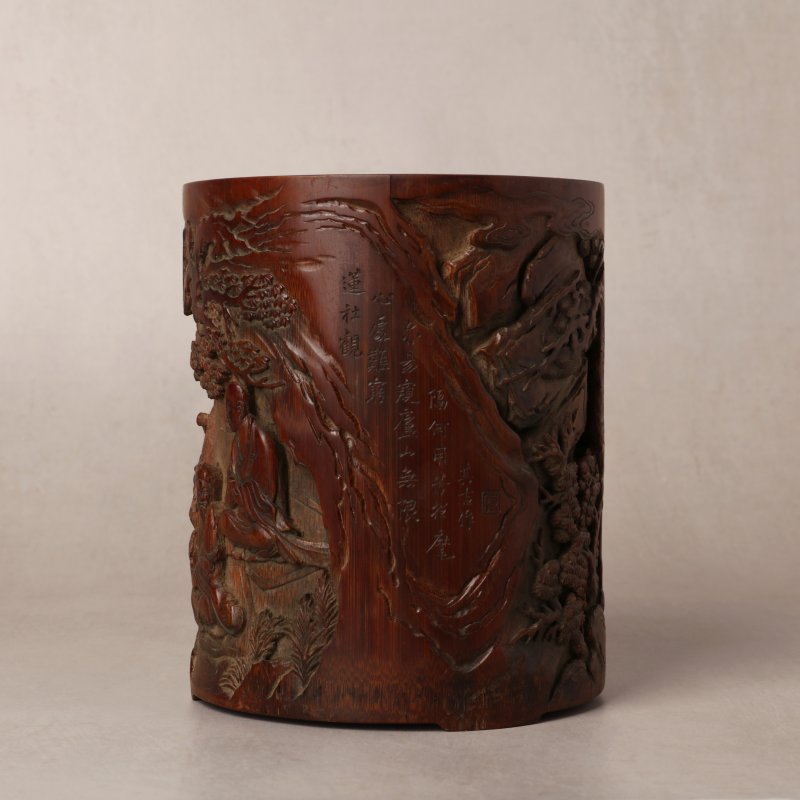 清十八世紀 竹雕鹿順回園圖筆筒《其吉作》款 | A Chinese carved bamboo 'Lushun Huiyuan' brush pot, bitong, Qing dynasty, 18th century - 图10