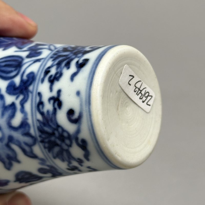 清雍正 青花缠枝莲纹梅瓶 - 图6