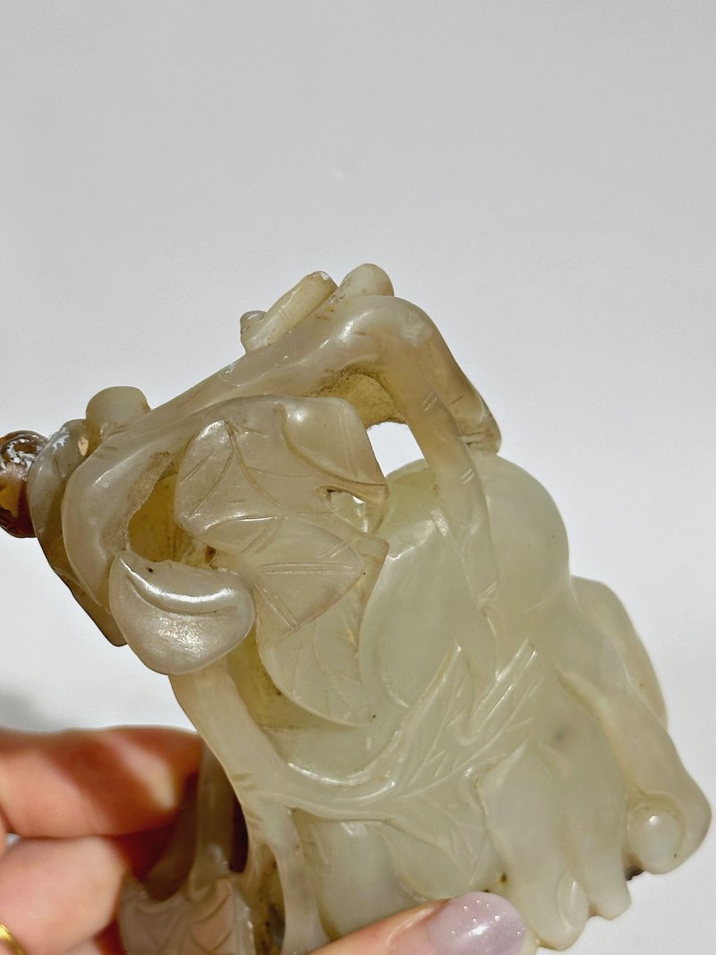 晚清至民國 青玉⌈佛手螳螂⌋香插 及座 | A GREEN JADE 'FINGER CITRON' INCENSE HOLDER - 图3