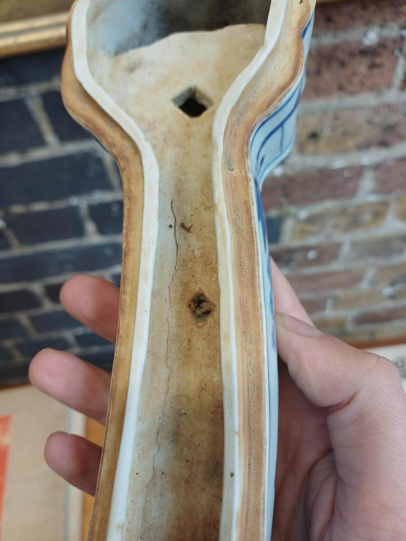 清十八至十九世紀 青花如意形蓋爐 《大清乾隆年製》款 | A Chinese blue and white sceptre-shaped censer and cover, Qing dynasty, 18th-19th century - 图9