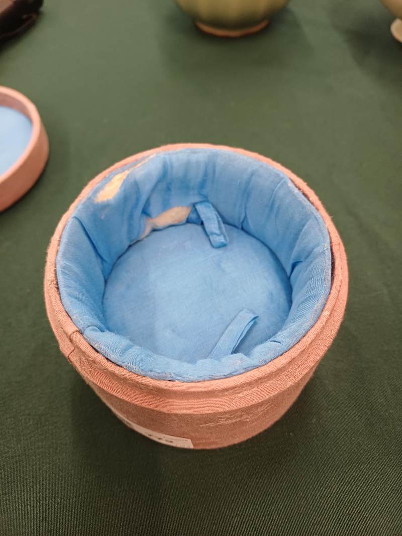 十九世紀 青花雲龍紋鳥食罐 《大明萬曆年製》款 | A Chinese Ming-style blue and white bird feeder, 19th century - 图12
