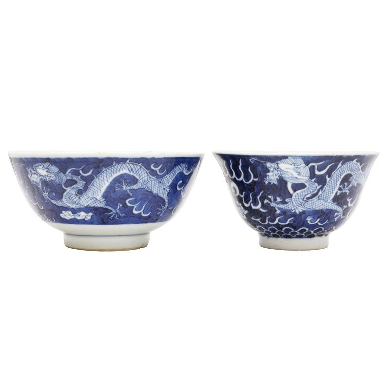 清十九世紀 青花雲龍紋盌 一組兩件 | Two Chinese blue and white 'dragon' bowls, Qing dynasty, 19th century