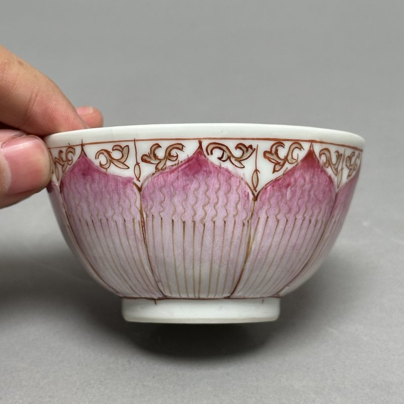 清雍正 粉彩莲瓣纹杯碟一套 - 图7