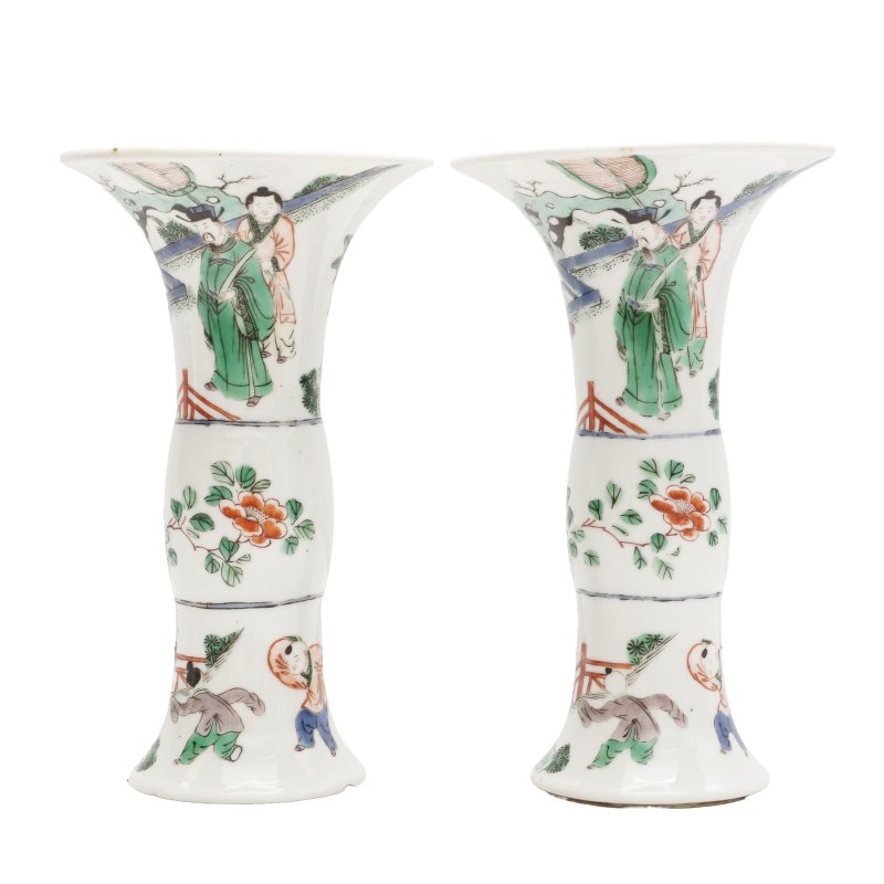 清十九世紀 五彩人物故事圖瓶一對 | A pair of Chinese famille-verte 'figural' vases, 19th century