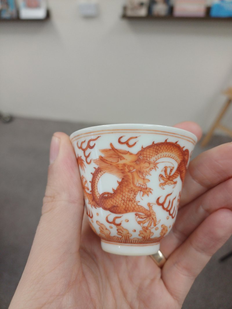 清光緒 礬紅彩龍紋酒盃一對 《大清光緒年製》款 | Santos Collection | A pair of Chinese iron-red-decorated 'dragon' wine cups, Qing dynasty, Guangxu marks and period - 图11