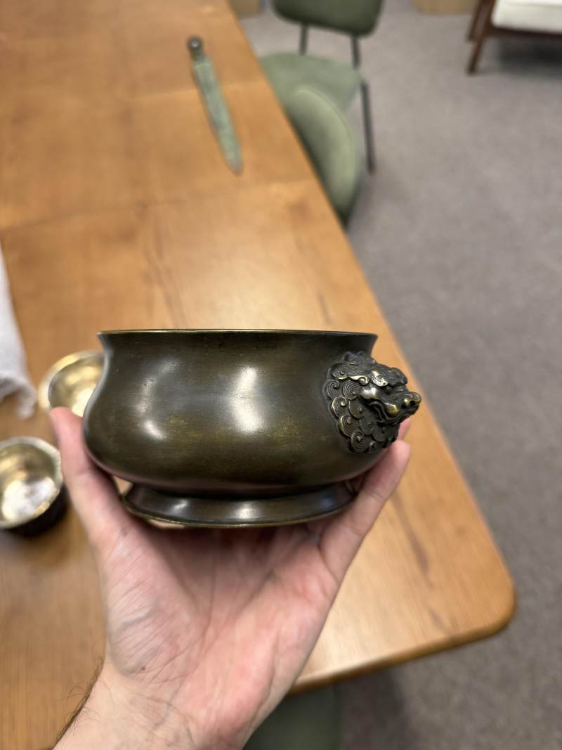 清十八至十九世紀 銅獅耳爐 《許氏聖威家藏》款 | A Chinese bronze bombé censer, Qing dynasty, 18th-19th century - 图9