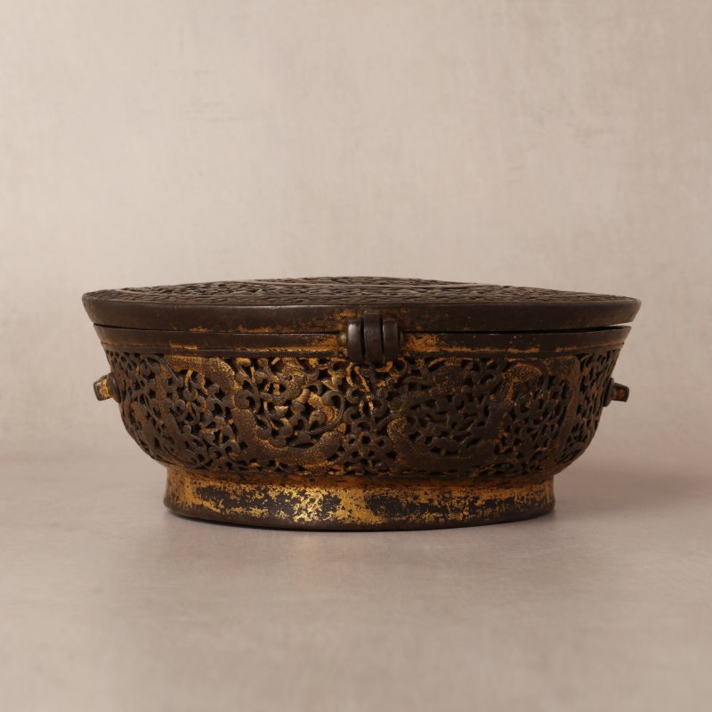 十五/十六世紀 西藏東部德格 鐵鋄金鏤空龍紋蓋盒 | A rare Tibetan gilt-damascened iron bowl box and cover, Derge, Eastern Tibet, 15th/16th century - 图23