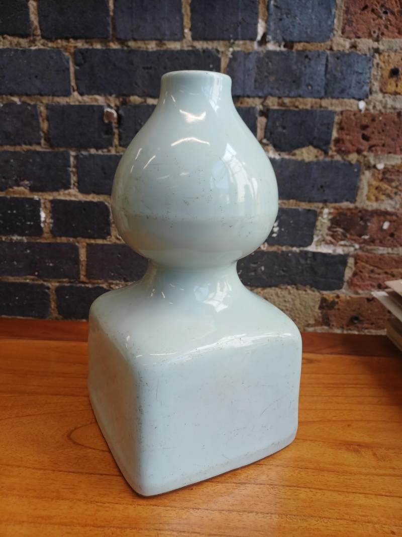 清十九世紀 青釉瓶 《大清乾隆年製》款 | A Chinese monochrome celadon-glazed vase, Qing dynasty, 19th century - 图12