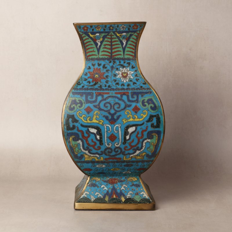 十七世紀 掐絲琺瑯掐絲掐絲銅鍍金饕餮紋方壺 | A fine Chinese cloisonné enamel and gilt-bronze 'taotie' vase, fanghu, Ming dynasty, 17th century - 图34
