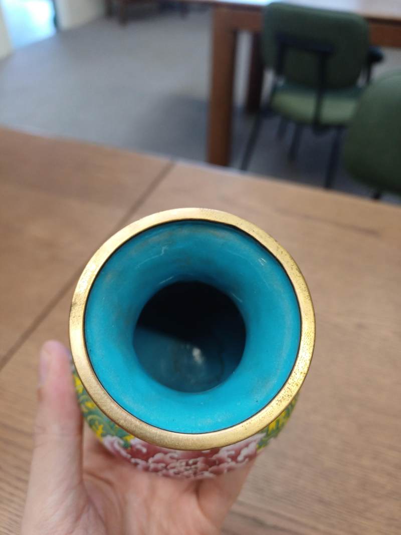 民國 銅胎畫琺瑯牡丹花卉紋瓶 《大清乾隆年製》款 | A Chinese painted enamel 'peonies' vase, Republic period, Qianlong mark - 图13