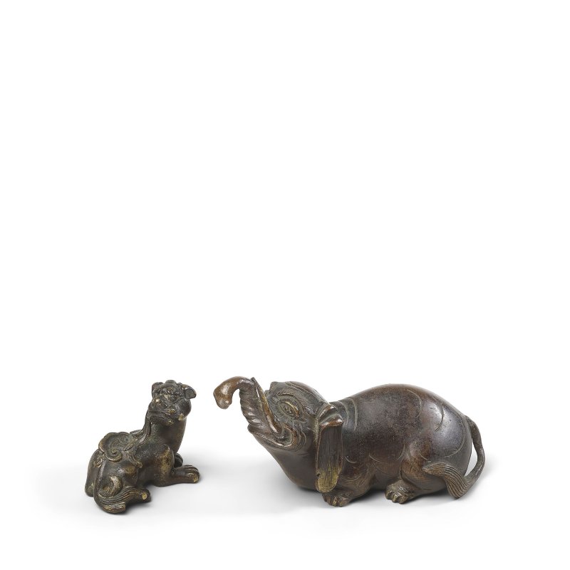 晚明至清初 銅象及銅瑞獸 一組兩件 | TWO BRONZE FIGURES - 图1