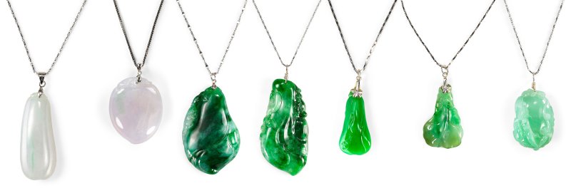 翡翠玉佩 一組七件 | A GROUP OF SEVEN JADEITE PENDANTS - 图1