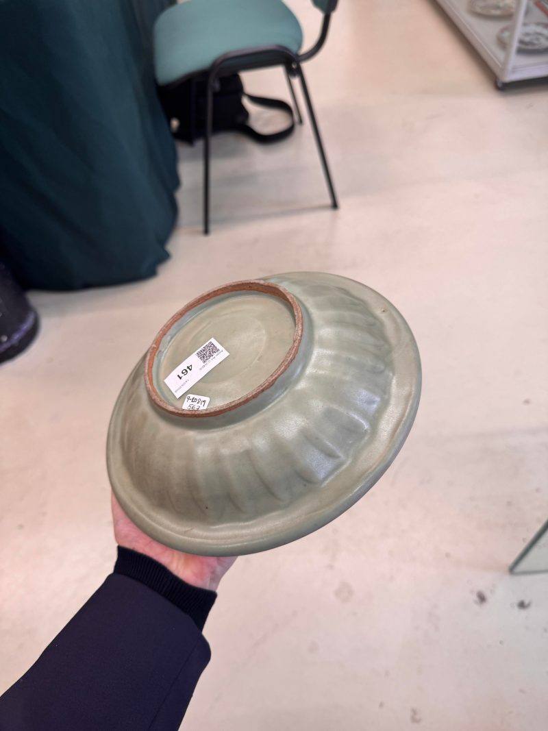 宋 龍泉窰青釉貼雙魚折沿盤 | Santos Collection | A Chinese Longquan celadon 'twin fish' moulded dish, Song dynasty - 图10