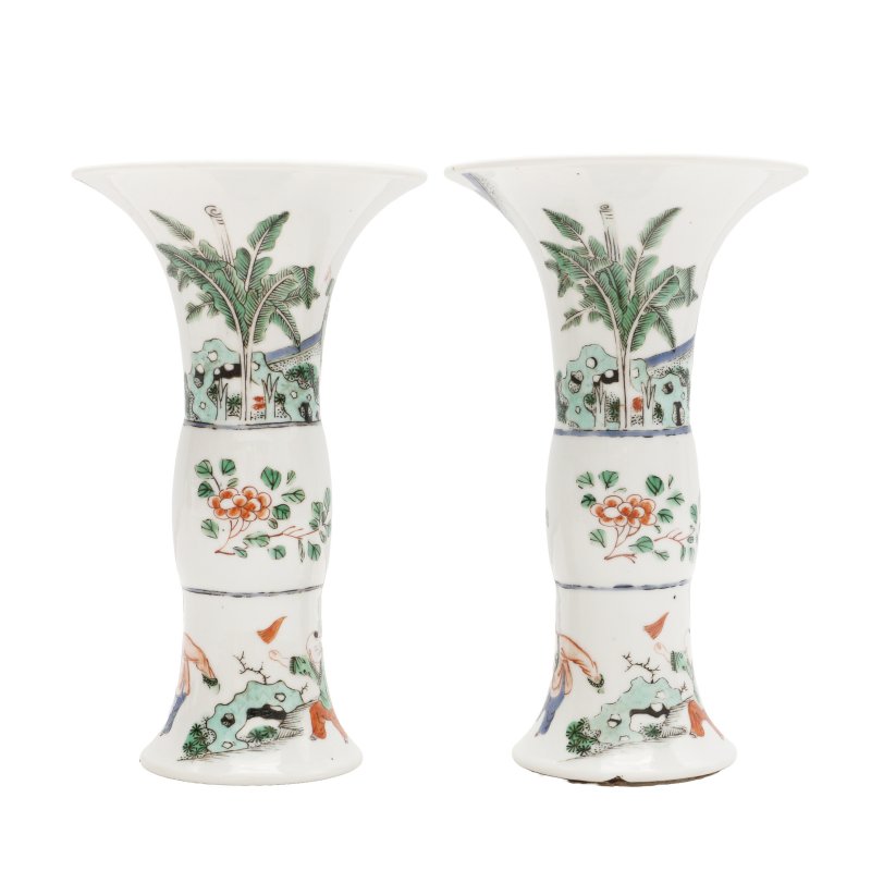 清十九世紀 五彩人物故事圖瓶一對 | A pair of Chinese famille-verte 'figural' vases, 19th century - 图2