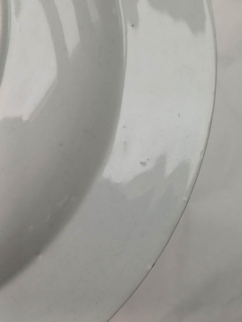 清乾隆 約1745年 粉彩紋章圖盤一組四件 | Four fine and rare Chinese export armorial soup bowls, Qing Dynasty, Qianlong Period, circa 1745 - 图17