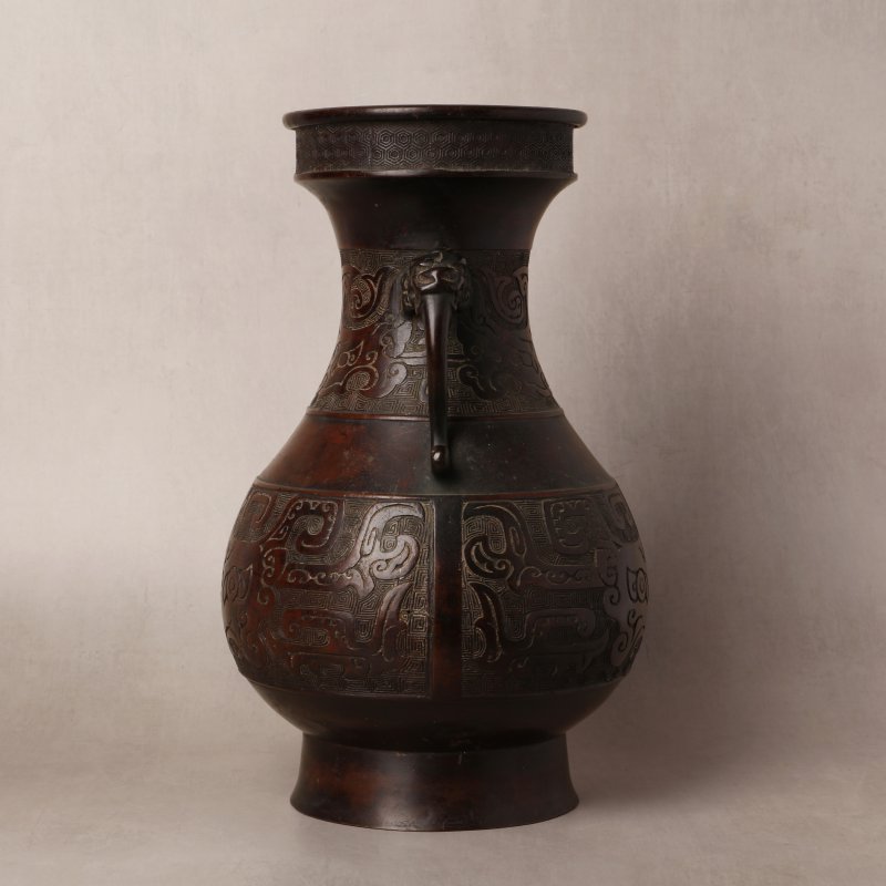 清十八/十九世紀 仿古青銅饕餮紋貫耳壺 | A Chinese archaistic bronze 'taotie' vase, hu, Qing dynasty, 18th/19th century - 图12