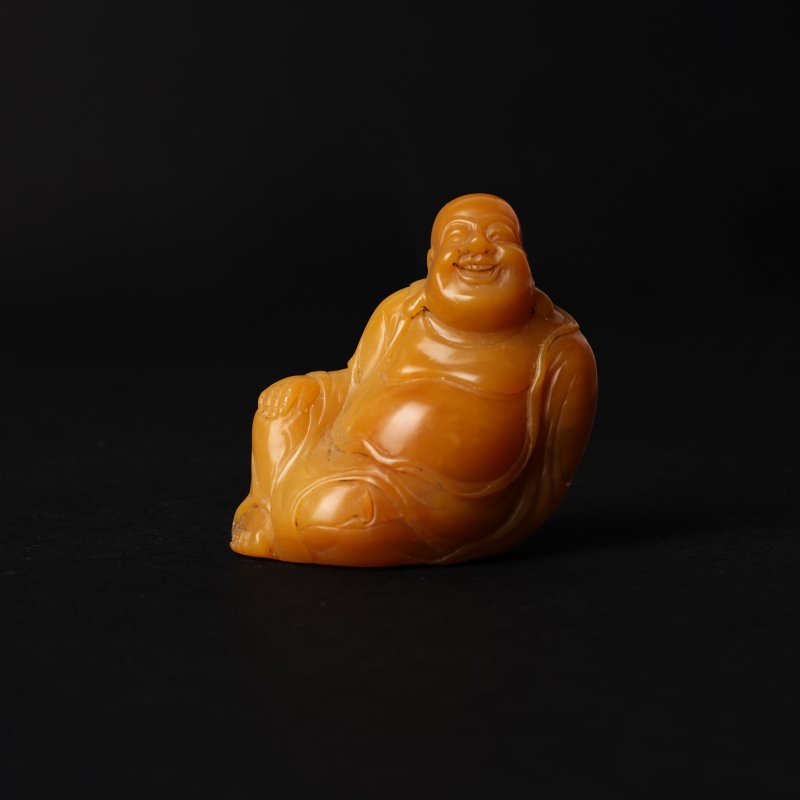 壽山石雕布袋和尚立像 《汪洙》款 | A Chinese Shoushan soapstone figure of Budai, signed Wang Zhu