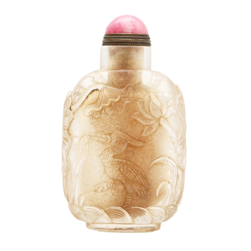 清十九世紀 水晶雕蓮池勝景圖鼻煙壺 | A Chinese rock crystal 'lotus pond' snuff bottle, Qing dynasty, 19th century