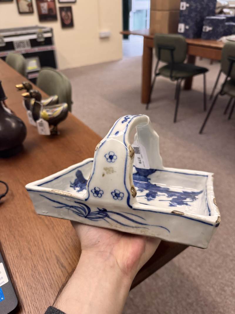 明天啟 青花古染付人物故事圖盤 | A Chinese kosometsuke blue and white handled tray, late Ming dynasty, Tianqi period - 图11