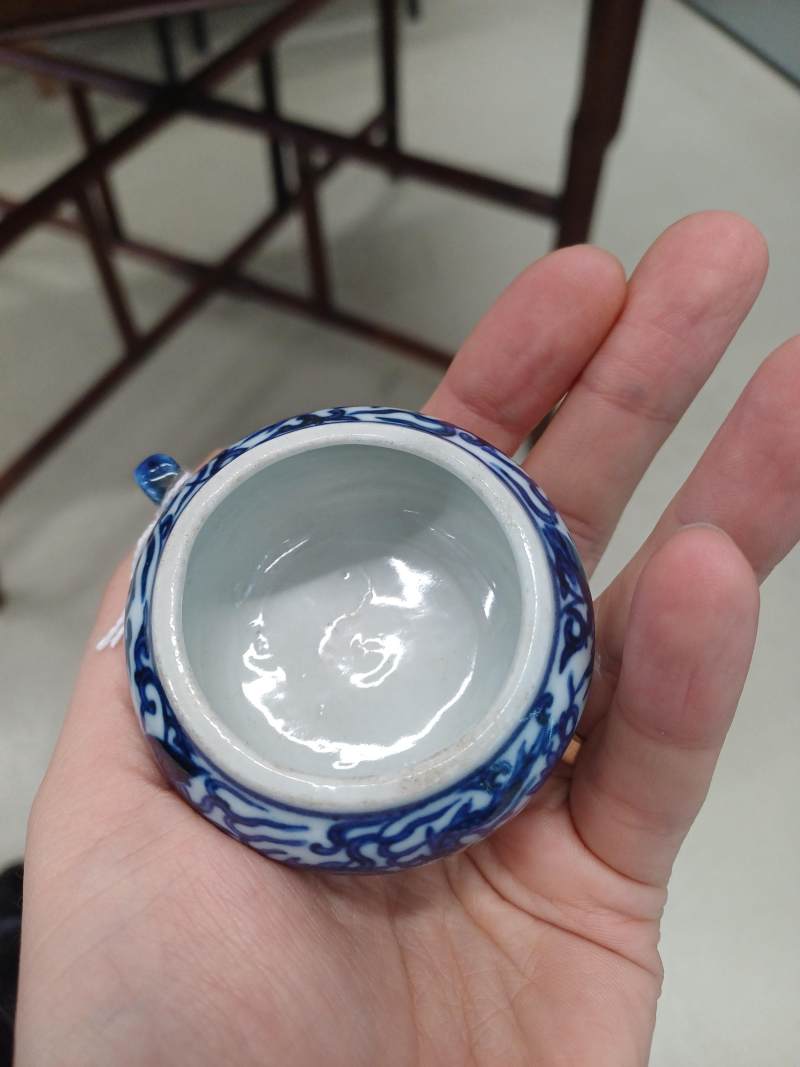 十九世紀 青花雲龍紋鳥食罐 《大明萬曆年製》款 | A Chinese Ming-style blue and white bird feeder, 19th century - 图13