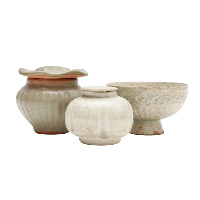 明或更早 各式青瓷一組三件 | A group of Chinese celadon ceramics, Ming dynasty or earlier - 图2