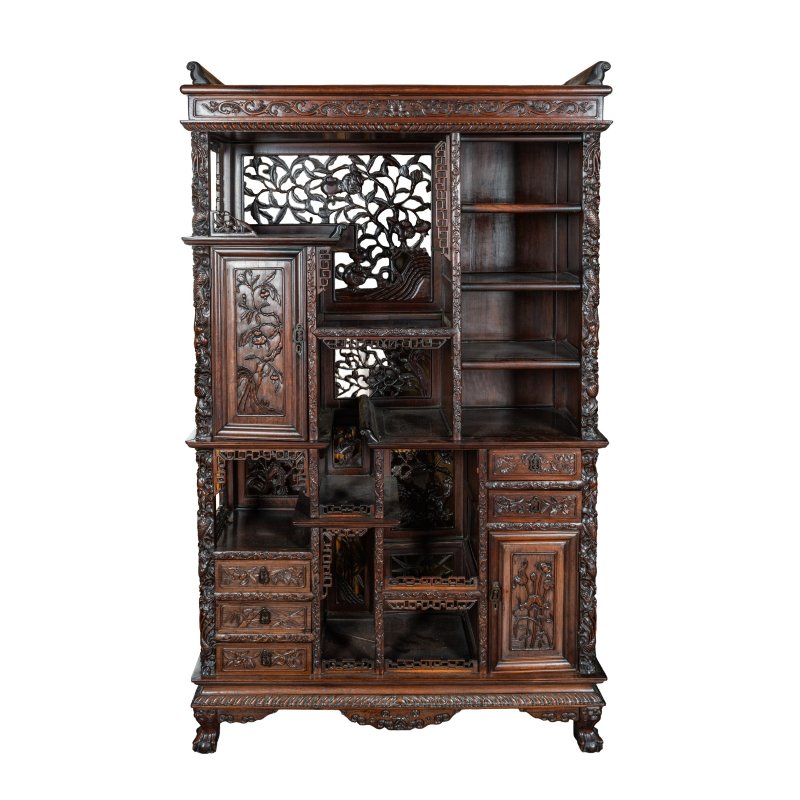 清十九世紀末 紅木透雕龍紋櫃 | A fine Chinese export hongmu hardwood carved and pierced cabinet, late 19th century