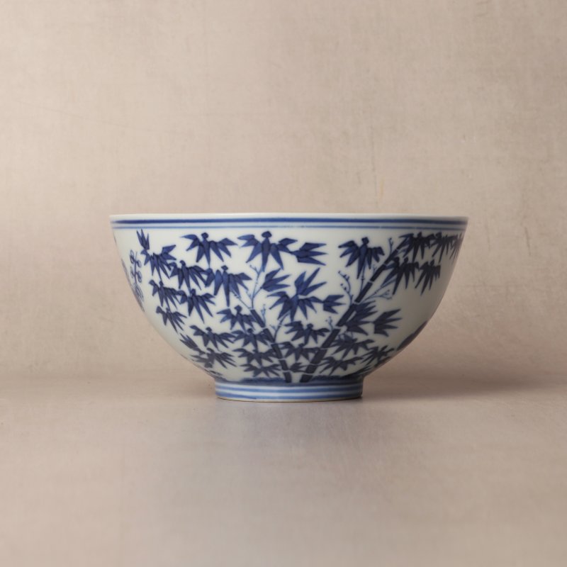 清光緒 青花歲寒三友圖盌 《大清光緒年製》款 | Santos Collection | A Chinese blue and white 'Three Friends of Winter' bowl, Qing dynasty, Guangxu mark and period - 图8