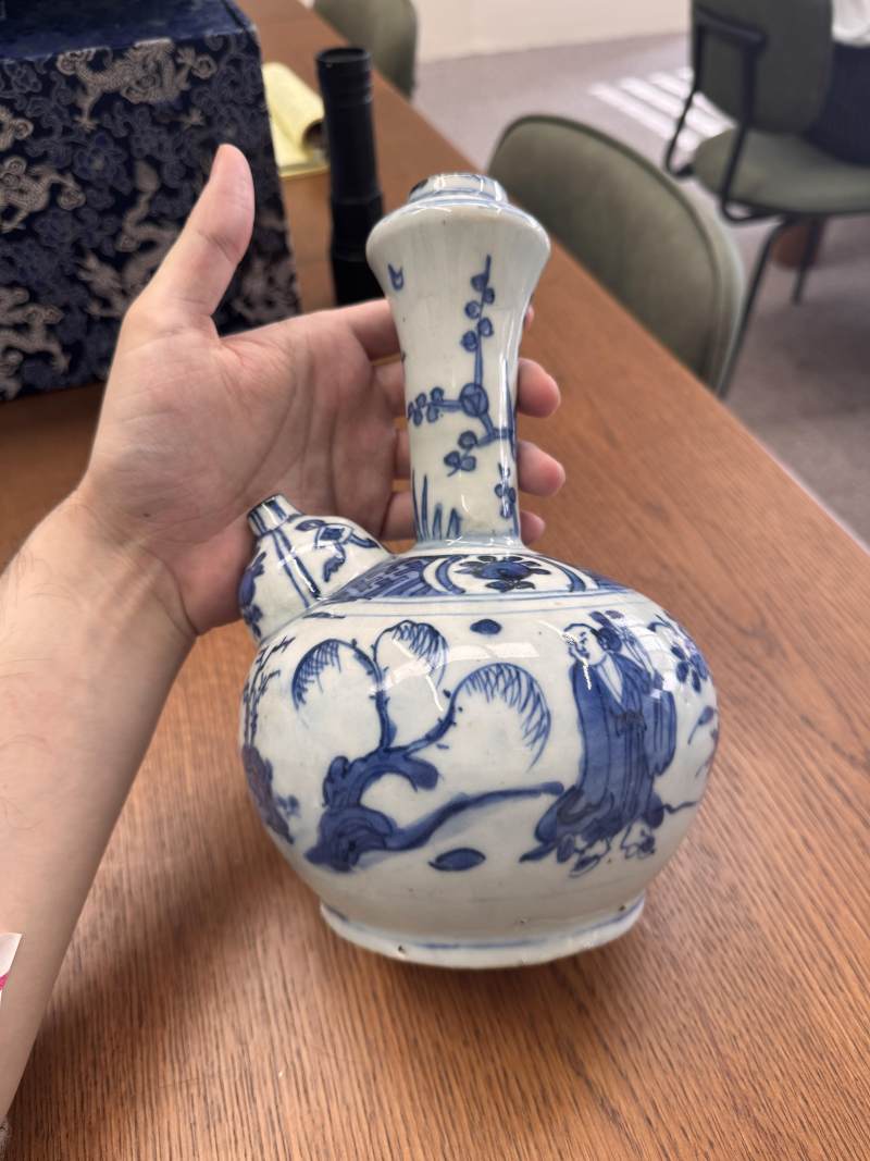 明崇禎/過渡期 青花人物故事圖軍持 | Santos Collection | A Chinese blue and white 'figural' kendi, Transitional period, Chongzhen period - 图19