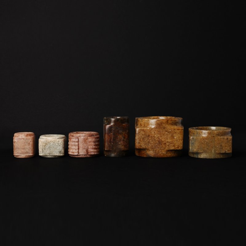 二十世紀 仿古玉琮一組六件 | Six Chinese archaistic jade 'cong' carvings, 20th century - 图3