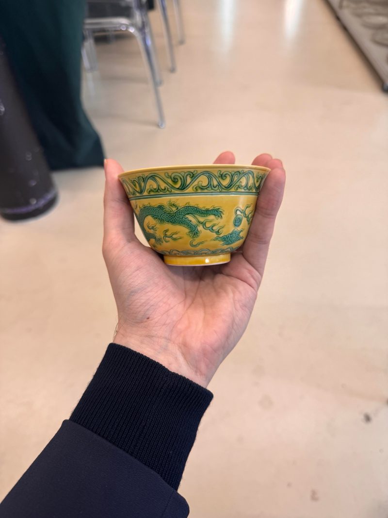 民國 黃地綠彩雲龍戲珠紋盌 《大清光緒年製》款 | A Chinese yellow-ground green-enamelled 'dragon' bowl, Republic period - 图14